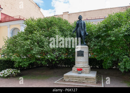 Sankt Petersburg, Russland - 18. AUGUST 2017: Denkmal für russische Dichter Alexander Puschkin an seiner Wohnung - Museum auf Moika Böschung. Der Dichter lebte ihr Stockfoto