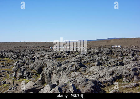 Europas grösster Wasserfall Dettifoss auf Jokulsa eine Fjollum River Island Polargebiete. Touristen auf dem Weg zum Wasserfall Dettifoss in Vatnajökull National Stockfoto