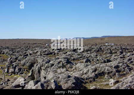 Europas grösster Wasserfall Dettifoss auf Jokulsa eine Fjollum River Island Polargebiete. Touristen auf dem Weg zum Wasserfall Dettifoss in Vatnajökull National Stockfoto