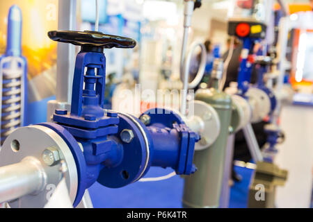 Schieber, Wasserleitung, Wärme. Thermische und Druck Control Station Stockfoto