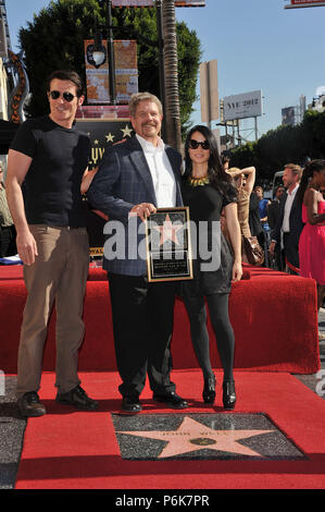 John Wells, Lucy Liu, Goran Visnjic an John Wells Stern geehrt mit einem Stern auf dem Hollywood Walk of Fame in Los Angeles. John Wells, Lucy Liu, Goran Visnjic 04 Veranstaltung in Hollywood Leben - Kalifornien, Red Carpet Event, USA, Filmindustrie, Prominente, Fotografie, Bestof, Kunst, Kultur und Unterhaltung, Topix prominente Mode, Besten, Hollywood Leben, Event in Hollywood Leben - Kalifornien, Film Stars, TV Stars, Musik, Promis, Topix, Bestof, Kunst, Kultur und Unterhaltung, Fotografie, Anfrage tsuni@Gamma-USA.com, Kredit Tsuni/USA, ausgezeichnet mit einem Stern auf dem Hollywood Wa Stockfoto