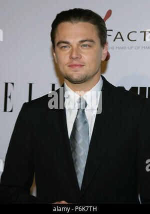 Leonardo DiCaprio bei der Ankunft im AVIATOR Premiere auf der Chinese Theatre in Los Angeles. Dezember 1st, 2004 DiCaprioLeonardo 072 Red Carpet Event, Vertikal, USA, Filmindustrie, Prominente, Fotografie, Bestof, Kunst, Kultur und Unterhaltung, Topix Prominente Fashion/Vertikal, Besten, Event in Hollywood Leben - Kalifornien, Roter Teppich und backstage, USA, Film, Stars, Film Stars, TV Stars, Musik, Promis, Fotografie, Bestof, Kunst, Kultur und Unterhaltung, Topix, headshot, vertikal, eine Person aus dem Jahr 2004, Anfrage tsuni@Gamma-USA.com Stockfoto