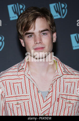 David Gallagher (Siebter Himmel) an der WB All Star Party 2004 in der Lounge bei Ankunft am Astra West im Pacific Design Center in Los Angeles. 14 Juli, 2004. GallagherDavid 345 Red Carpet Event, Vertikal, USA, Filmindustrie, Prominente, Fotografie, Bestof, Kunst, Kultur und Unterhaltung, Topix Prominente Fashion/Vertikal, Besten, Event in Hollywood Leben - Kalifornien, Roter Teppich und backstage, USA, Film, Stars, Film Stars, TV Stars, Musik, Promis, Fotografie, Bestof, Kunst, Kultur und Unterhaltung, Topix, headshot, vertikal, eine Person, von der das Jahr, Stockfoto