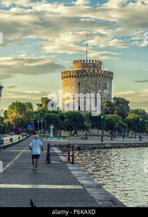 Weißen Turm der Stadt Thessaloniki am Morgen Stockfoto