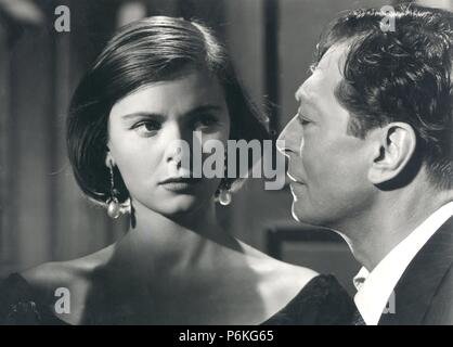 BOSE, Lucia. ACTRIZ DE CINE ITALIANA. EN LA FOTO LUCIA BOSE Y CARLOS CASARAVILLA EN 'MUERTE DE UN CICLISTA" AÑO 1955. Stockfoto