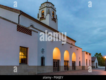 Boise Depot bei Sonnenuntergang an einem Sommerabend. Wahrzeichen Zugdepot mit Glockenturm in Boise, Idaho. Stockfoto