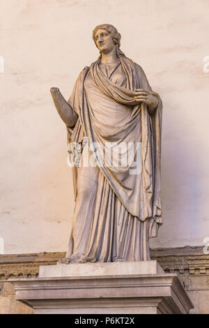 Statue Sabine Frau in der Loggia dei Lanzi in Florenz, Italien Stockfoto