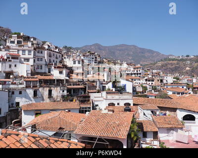 Interessante Stadtbild Landschaft der historischen Stadt in Mexiko Taxco Stockfoto