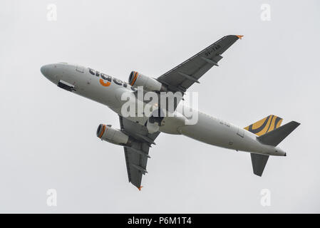 Phuket, Thailand - 23.April 2018. Ein Airbus A320 Flugzeug der Scoot nehmen - weg vom Internationalen Flughafen Phuket (HKT). Stockfoto