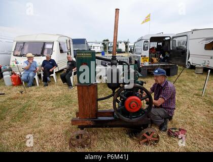 Dorset, Großbritannien. 1 Jul, 2018. Chickerell Dampf- und Jahrgang angezeigt, Dorset. Aussteller zeigen ihre dampfmaschinen an der jährlichen Veranstaltung. Credit: Finnbarr Webster/Alamy leben Nachrichten Stockfoto