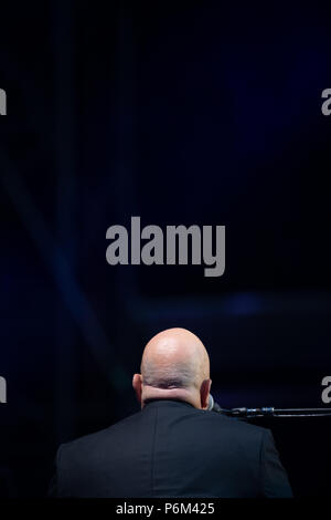 Hamburg, Deutschland. 30. Juni, 2018. Amerikanische Musiker William Billy Martin Joel führt bei seinem einzigen Konzert in Deutschland. Credit: Daniel Reinhardt/dpa/Alamy leben Nachrichten Stockfoto