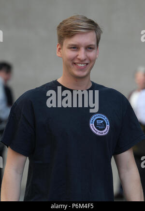 London, UK, 1. Juli 2018. George Ezra Singer-Songwriter gesehen, wie er das BBC Studios Broadcasting House verließ Stockfoto