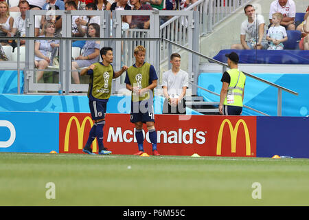 Wolgograd, Russland. 28 Juni, 2018. (L - R) Shinji Kagawa, Keisuke Honda (JPN), während der FIFA WM Russland 2018 Gruppe H Match zwischen Japan 0-1 Polen an der Arena in Wolgograd Wolgograd, Russland, 28. Juni 2018. Credit: kenzaburo Matsuoka/LBA/Alamy leben Nachrichten Stockfoto