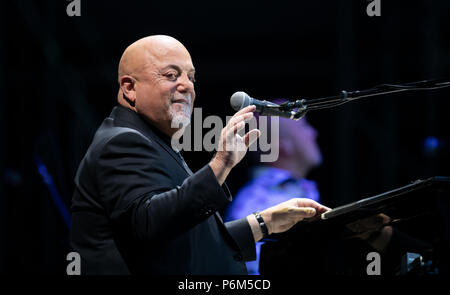 Hamburg, Deutschland. 30. Juni, 2018. Amerikanische Musiker William Billy Martin Joel führt bei seinem einzigen Konzert in Deutschland. Credit: Daniel Reinhardt/dpa/Alamy leben Nachrichten Stockfoto