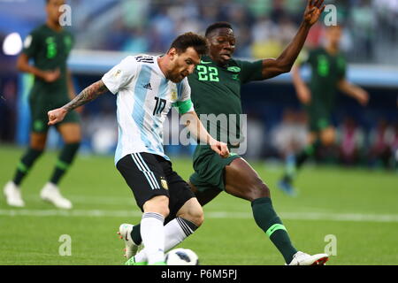 Lionel Messi (ARG), Kerben der öffnung Ziel während der FIFA WM Russland 2018 Gruppe D Match zwischen Nigeria und Argentinien bei Krestovsky Stadion in Sankt Petersburg, Russland, 26. Juni 2018. Credit: kenzaburo Matsuoka/LBA/Alamy leben Nachrichten Stockfoto