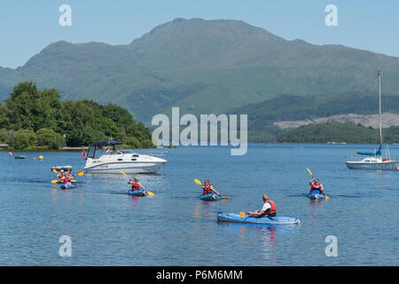 Kajakfahrer in Alexandria, Loch Lomond, Schottland, UK Stockfoto