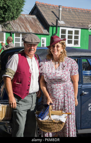 Kidderminster, Großbritannien. 1. Juli 2018. Eine Reise zurück in die Zeit weiterhin an der Severn Valley Railway, wie alle Beteiligten die Uhr zurück in die 1940er Jahre. Besucher und Mitarbeiter ziehen alle Register einer realistischen Kriegszeiten Großbritannien von allen auf diesem Erbe Eisenbahnstrecke erfahren wird, zu gewährleisten. Quelle: Lee Hudson/Alamy leben Nachrichten Stockfoto