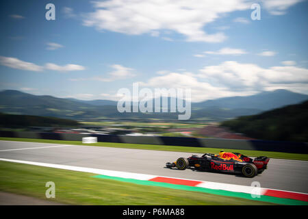 Red Bull Ring, Spielberg, Russland. 1 Jul, 2018. Red Bull Racing niederländische Fahrer Max Verstappen konkurriert während der Österreichischen Formel 1-Grand Prix Rennen im Red Bull Ring, in Spielberg, Österreich am 1. Juli 2018. Credit: Jure Makovec/Alamy leben Nachrichten Stockfoto