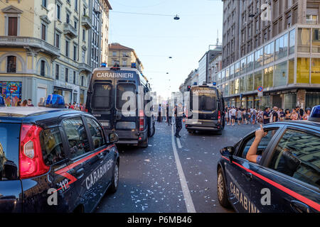 Mailand, Italien. 30 Jun, 2018. Die italienische Polizei (Carabinieri) während der Manifestation von Milano Pride 2018. Juni 30, 2018. Credit: Enzian Polovina/Alamy leben Nachrichten Stockfoto