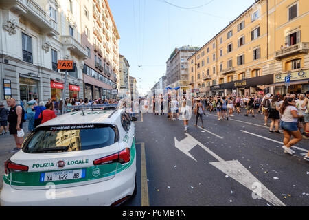 Mailand, Italien. 30 Jun, 2018. Die Menschen auf den Straßen, die im Rahmen der Mailänder Pride 2018. Mailand, Italien. Juni 30, 2018. Credit: Enzian Polovina/Alamy leben Nachrichten Stockfoto