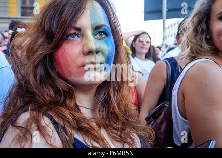 Mailand, Italien. 30 Jun, 2018. Junges Mädchen mit bemaltem Gesicht während der Veranstaltung von Milano Pride 2018. Mailand, Italien. Juni 30, 2018. Credit: Enzian Polovina/Alamy leben Nachrichten Stockfoto