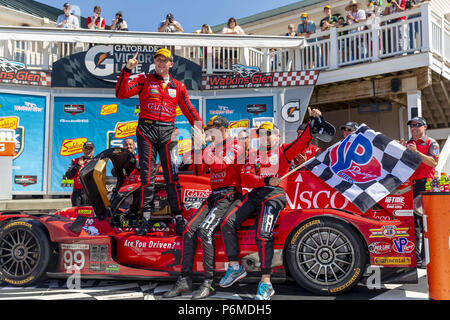 Watkins Glen, New York, USA. 1. Juli 2018. CHRIS MILLER von den Vereinigten Staaten, STEPHEN SIMPSON von Südafrika und MISHA GOLKBERG von Kanada, Feiern, nachdem sie sechs der Sahlen Stunden am Glen in Watkins Glen International Raceway in Watkins Glen, New York. Quelle: Walter G Arce Sr Asp Inc/ASP/ZUMA Draht/Alamy leben Nachrichten Stockfoto