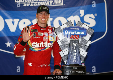 Joliet, Illinois, USA. 1. Juli 2018. Kyle Busch (18) gewinnt der Overton 400 an der Chicagoland Speedway in Joliet, Illinois Credit: Justin R. Noe Asp Inc/ASP/ZUMA Draht/Alamy leben Nachrichten Stockfoto