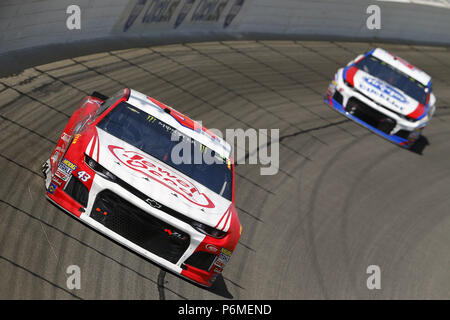 Joliet, Illinois, USA. 1. Juli 2018. Darrell Wallace, Jr (43) bringt sein Auto durch die dreht sich während der Overton 400 an der Chicagoland Speedway in Joliet, Illinois Credit: Chris Owens Asp Inc/ASP/ZUMA Draht/Alamy leben Nachrichten Stockfoto