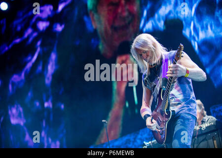 Krakau, Polen. 1. Juli 2018. Deep Purple Gitarrist Steve Morse führt. Deep Purple band bei tauron Arena Krakau führt als Teil der Farewell Tour, der lange Abschied Tour. Credit: Omar Marques/SOPA Images/ZUMA Draht/Alamy leben Nachrichten Stockfoto