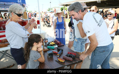 Le Claire, Iowa, USA. 30. Juni, 2018. Mike Wolfe aus der Geschichte der amerikanischen Picker bei Veranstaltung der ''Kid Picker'' von Le Claire, Iowa Samstag, Juni 30th, 2018. Credit: Kevin E. Schmidt/ZUMA Draht/Alamy leben Nachrichten Stockfoto