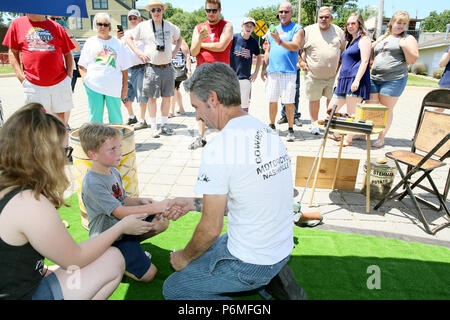 Le Claire, Iowa, USA. 30. Juni, 2018. Mike Wolfe aus der Geschichte der amerikanischen Picker bei Veranstaltung der ''Kid Picker'' von Le Claire, Iowa Samstag, Juni 30th, 2018. Credit: Kevin E. Schmidt/ZUMA Draht/Alamy leben Nachrichten Stockfoto