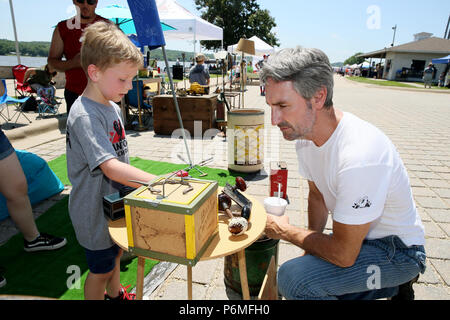 Le Claire, Iowa, USA. 30. Juni, 2018. Mike Wolfe aus der Geschichte der amerikanischen Picker bei Veranstaltung der ''Kid Picker'' von Le Claire, Iowa Samstag, Juni 30th, 2018. Credit: Kevin E. Schmidt/ZUMA Draht/Alamy leben Nachrichten Stockfoto