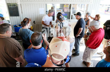 Le Claire, Iowa, USA. 30. Juni, 2018. Mike Wolfe aus der Geschichte der amerikanischen Picker bei Veranstaltung der ''Kid Picker'' von Le Claire, Iowa Samstag, Juni 30th, 2018. Credit: Kevin E. Schmidt/ZUMA Draht/Alamy leben Nachrichten Stockfoto