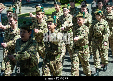 Stirling, Stirlingshire, Großbritannien. 30. Juni, 2018. Kadetten während der Parade, die offiziell die Veranstaltung beginnen würde. Stirling zeigt seine Unterstützung der britischen Streitkräfte im Rahmen der britischen Streitkräfte. Der Tag begann mit einer Parade durch Port Straße und endete im Kings Park. Eine kleine Anti-kriegs-Protest in Teil außerhalb dieser war klein und friedlich. Der Tag war mit Veranstaltungen, Displays, Demonstrationen und Aktionen für die Kinder wie Kletterwände und Hüpfburgen gefüllt. Credit: Stewart Kirby/SOPA Images/ZUMA Draht/Alamy leben Nachrichten Stockfoto