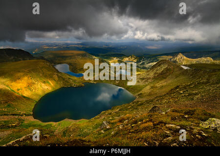 Die sieben Rila Seen sind eine Gruppe von Gletscherseen, im nordwestlichen Rila-gebirge in Bulgarien. Die malerische Landschaft in den Bergen. Stockfoto