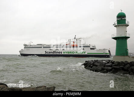 07.04.2017, Warnemünde, Mecklenburg-Vorpommern, Deutschland - Deutschland - Scandlines Fähre reisen an die Ostsee. 00 S 170407 D 685 CAROEX.JPG [MOD Stockfoto