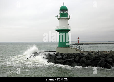 Warnemünde, Leuchttürme auf dem West und Ost Mole Stockfoto