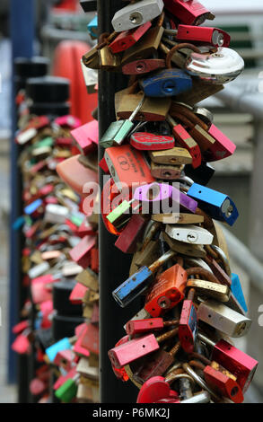 Warnemünde, Liebe sperren Stockfoto