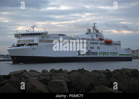 Warnemünde, Hybrid Scandlines Fähre Stockfoto