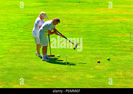 Belsay Hall Croquet Club Match Dame und den Herrn Spieler Stockfoto