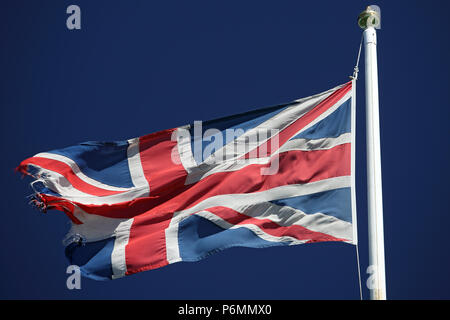 London, Großbritannien Nationalflagge von Großbritannien in den Wind Stockfoto