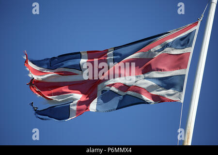 London, Großbritannien Nationalflagge von Großbritannien in den Wind Stockfoto