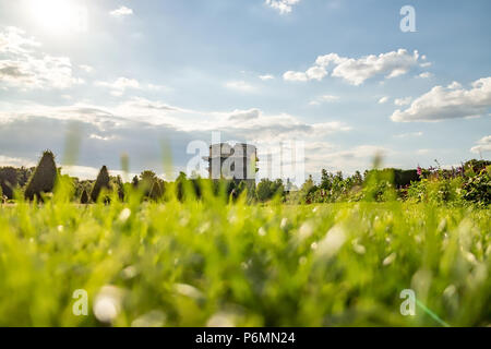 Wien Österreich. 18. Juni 2018 in Wien Flak-Tower Ausgarten Park. WW2 faschistischen anti-aircraft Tower in Wien. Stockfoto