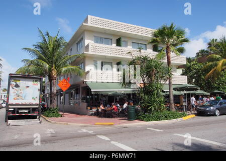 Im News Café am Ocean Drive in Miami Beach, Florida, United States. Stockfoto