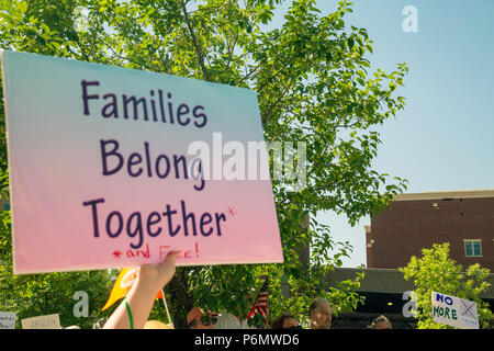 Familien gehören zu versammeln. Columbia, MO, 30. Juni 2018 Stockfoto