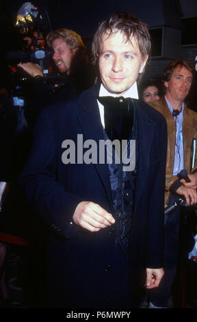 WESTWOOD, CA - 17. Dezember: Schauspieler Gary Oldman besucht die "JFK" Westwood Premiere am 17 Dezember, 1991 bei Mann Dorf Theater in Westwood, Kalifornien. Foto von Barry King/Alamy Stock Foto Stockfoto