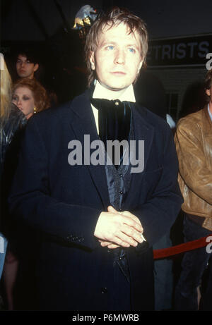 WESTWOOD, CA - 17. Dezember: Schauspieler Gary Oldman besucht die "JFK" Westwood Premiere am 17 Dezember, 1991 bei Mann Dorf Theater in Westwood, Kalifornien. Foto von Barry King/Alamy Stock Foto Stockfoto