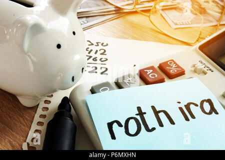 Roth IRA auf eine Memo stick geschrieben. Stockfoto