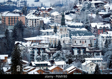 Allgemeine Ansicht von Saint-Gervais Mont-Blanc im Winter. Frankreich. Stockfoto