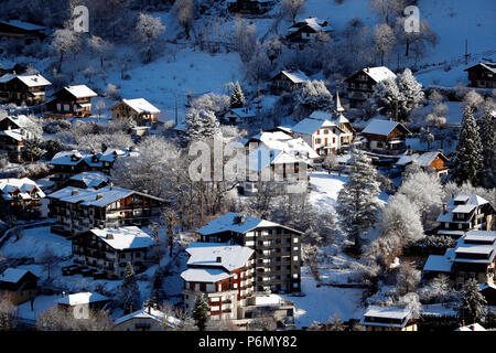 Allgemeine Ansicht von Saint-Gervais Mont-Blanc im Winter. Frankreich. Stockfoto